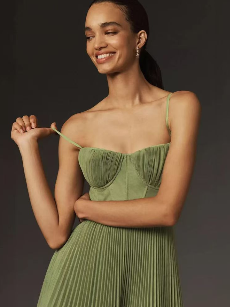 Beatriz - Vestido Midi Plisado y Ajustado